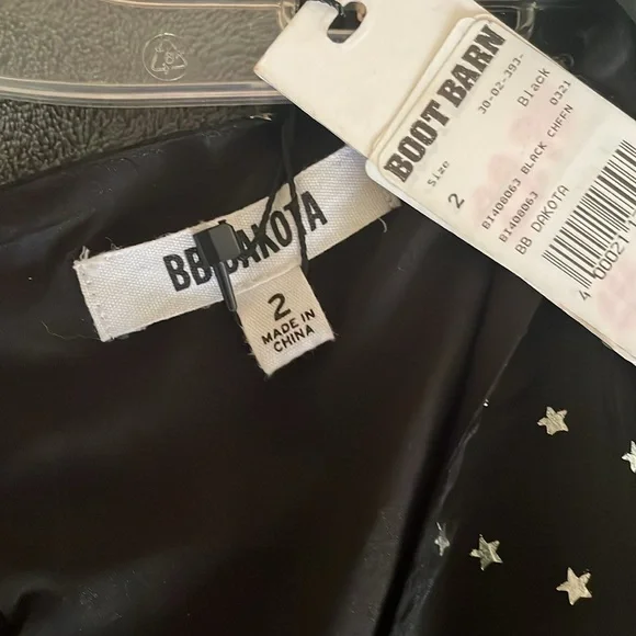 Super cute black and silver star dress. New with tags! Size 2 - Picture 3 of 5